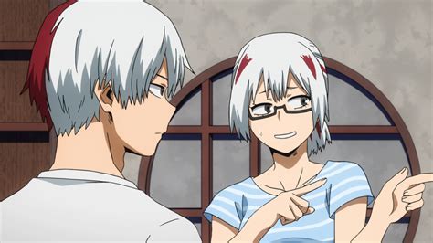 Fuyumi usando su Quirk de hielo