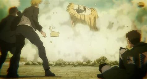 Eren atacado por el Titán Mandíbula