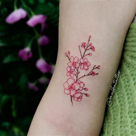 Collage de diferentes estilos de tatuajes de flor de cerezo
