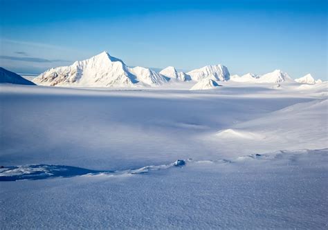La Isla Drum cubierta de nieve y hielo
