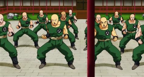 Tenshinhan entrenando a sus estudiantes