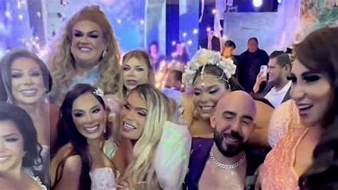 Representación del Clan de las Diosas y el Clan de los Demonios