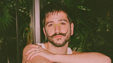 Cain Barzad con su característico bigote y barba