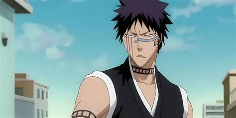 Shūhei Hisagi con su uniforme Shinigami