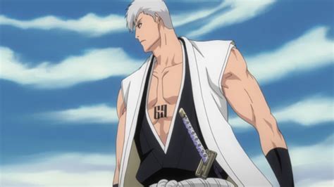 Kensei Muguruma en su uniforme de Capitán