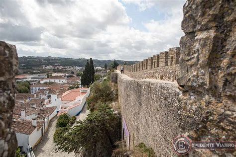 Vista panorámica de Óbidos con sus murallas