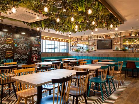 Interior de un restaurante tradicional en Óbidos