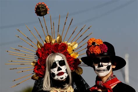 Cristales rodeando la entrada a la Capital de los Muertos