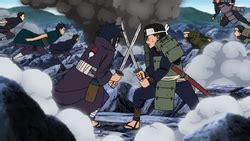 Itachi Uchiha resucitado luchando en la Cuarta Guerra Mundial Shinobi