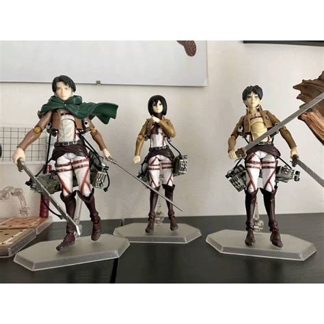 Figuras de Eren, Mikasa y Levi