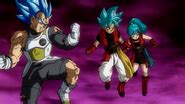 Los saiyanos realizando el ritual del Supersaiyano Dios