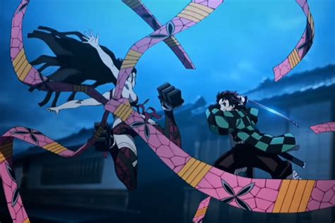 Nezuko en su forma transformada luchando contra Daki