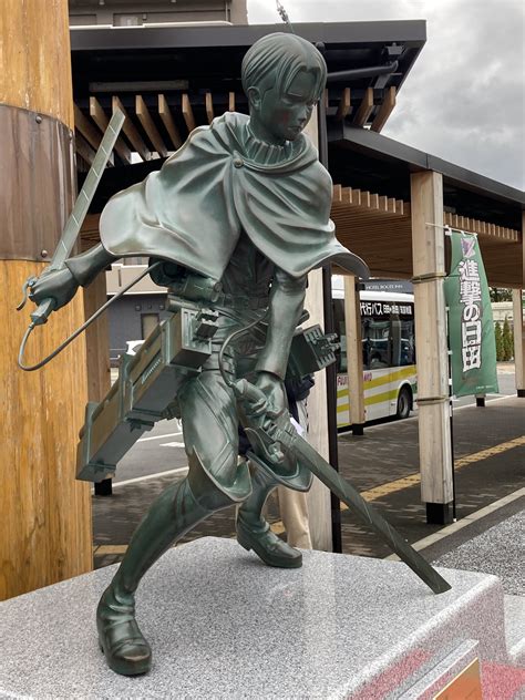 Estatua de bronce de Levi en Hita, Japón