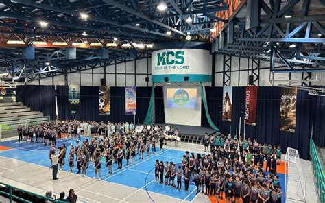 Estudiantes de la U.A. compitiendo en el Festival Deportivo