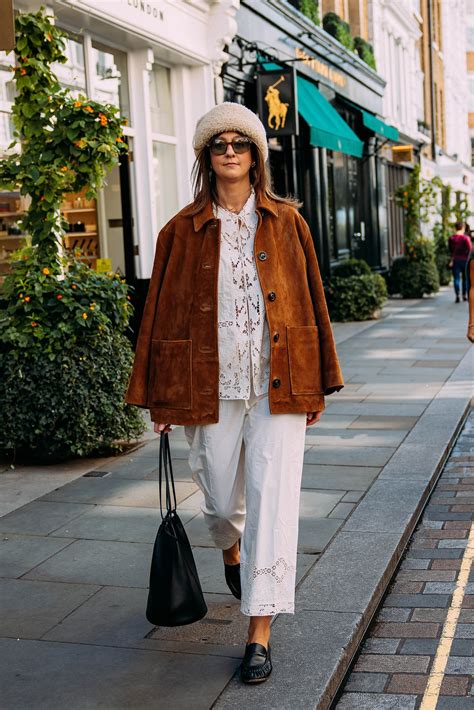 Estilo de Ace: pantalones pesqueros, sombrero y tatuajes