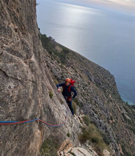 Acantilados de Toix con rutas de escalada