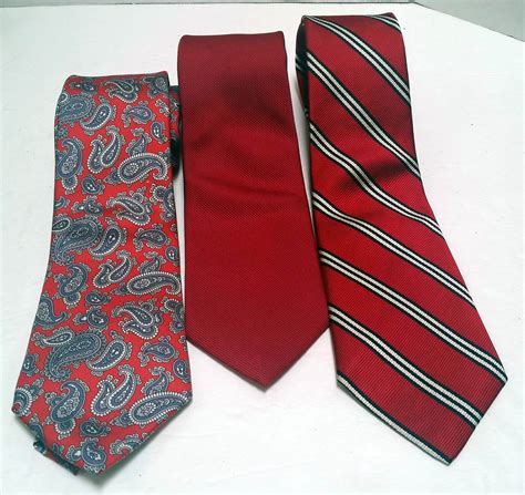 Colección de corbatas temáticas de anime