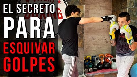 Ilustración mostrando a un usuario Logia dividiendo su cuerpo para esquivar un ataque