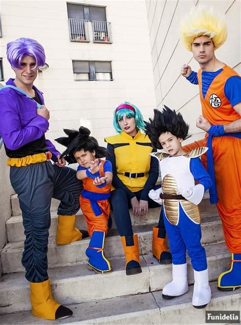 Niño con disfraz de Trunks y peluca Super Saiyan