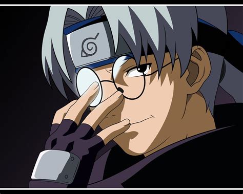 Kabuto Yakushi con sus gafas circulares y coleta