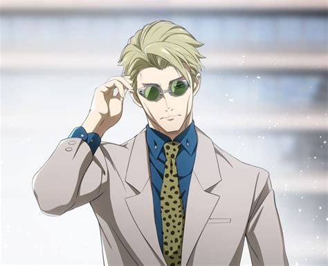 Kento Nanami en traje de oficina