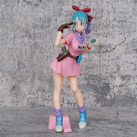 Detalle del rostro y atuendo de la figura de Bulma