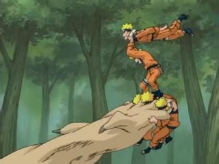 Ilustración de Naruto utilizando el Vuelo del Cuerpo de Clones