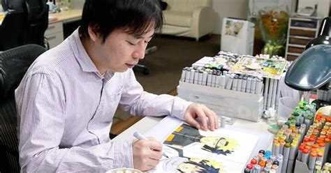 Masashi Kishimoto trabajando en su escritorio