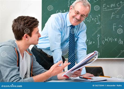 Imagen de un estudiante confesándose a un profesor.