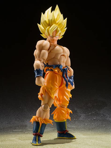 Detalle del cabello y rostro de la figura de Goku Super Saiyan 2
