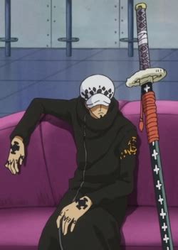 Trafalgar Law con su espada Kikoku
