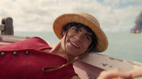 Iñaki Godoy interpretando a Monkey D. Luffy en la serie live-action