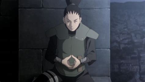 Shikamaru concentrado planeando una estrategia