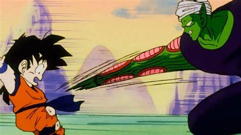 Piccolo entrenando a Gohan en un paisaje desértico