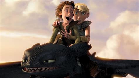 Hipo y Astrid abrazados con Chimuelo