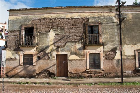 Una casa antigua y descuidada