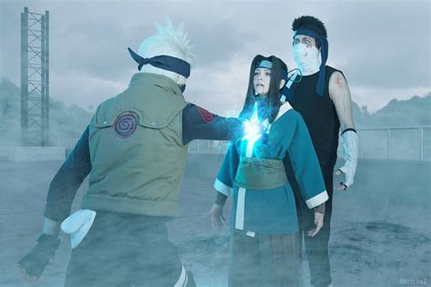 Haku se interpone entre Kakashi y Zabuza