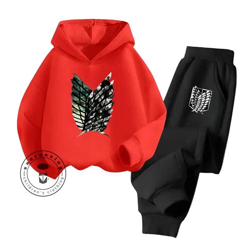 Chándal de Ataque a los Titanes con diseño polémico