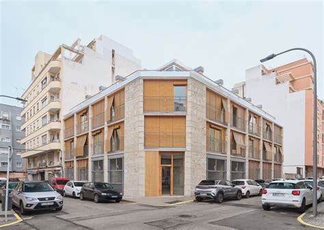 Esquema de acceso exterior a las unidades de vivienda en los apartamentos de Tokio