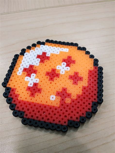 Patrón detallado de una esfera del dragón con Hama Beads.