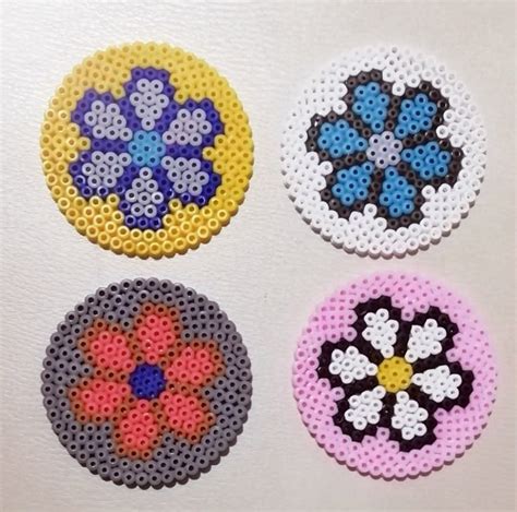 Ejemplo de posavasos hechos con Hama Beads y temática de Dragon Ball.