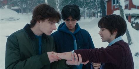 Will Byers y Finney Blake interactuando