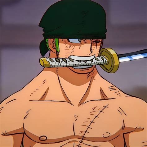Roronoa Zoro con su bandana atada en la cabeza