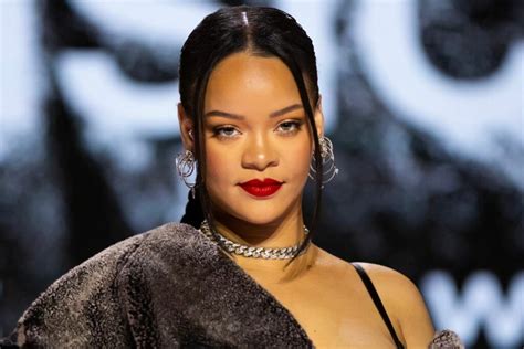 Fan retocando foto de Rihanna en Photoshop