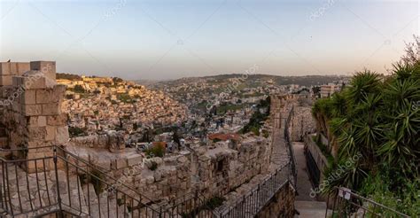 Vista panorámica de las murallas desde el interior