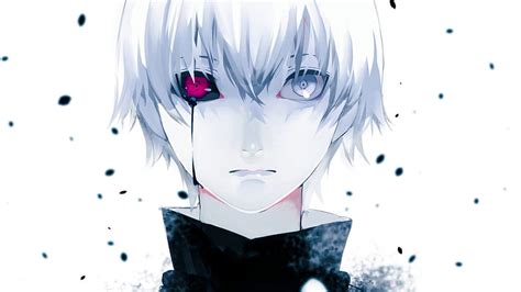 Kaneki con cabello blanco y ojos heterocromáticos