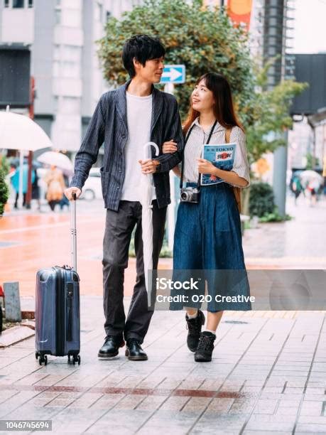 Pareja joven en Tokio