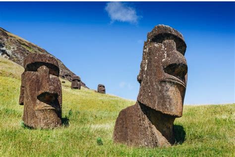 Las estatuas de los antiguos Kazekages