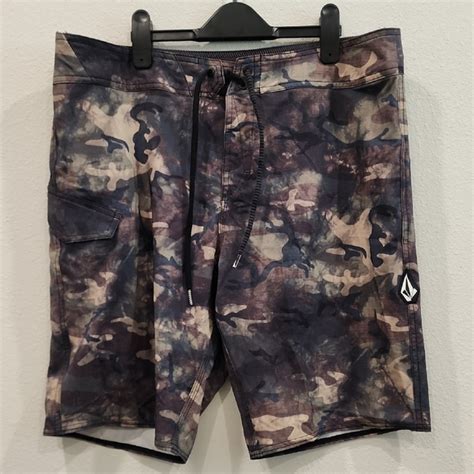 Infografía sobre las características de los boardshorts Volcom Lido