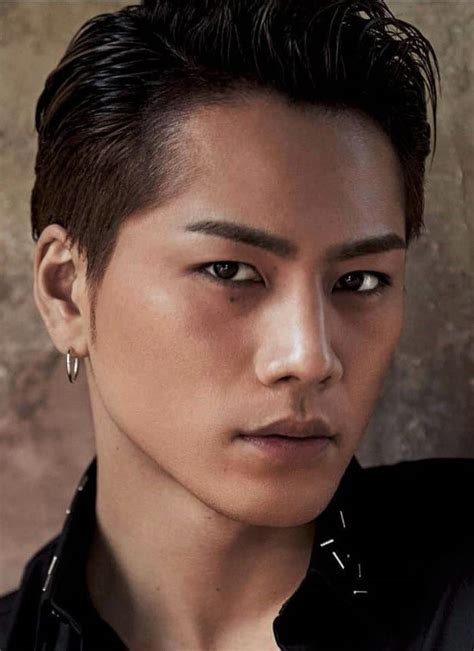 Ilustración de Amamiya Hiroto como un dhampir